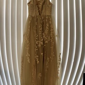 Brand new Prom m/ formal dress size 4 comes in 2 colors